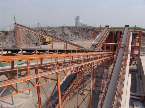 輸送帶 建材與礦山機械設備中的關鍵傳動組件